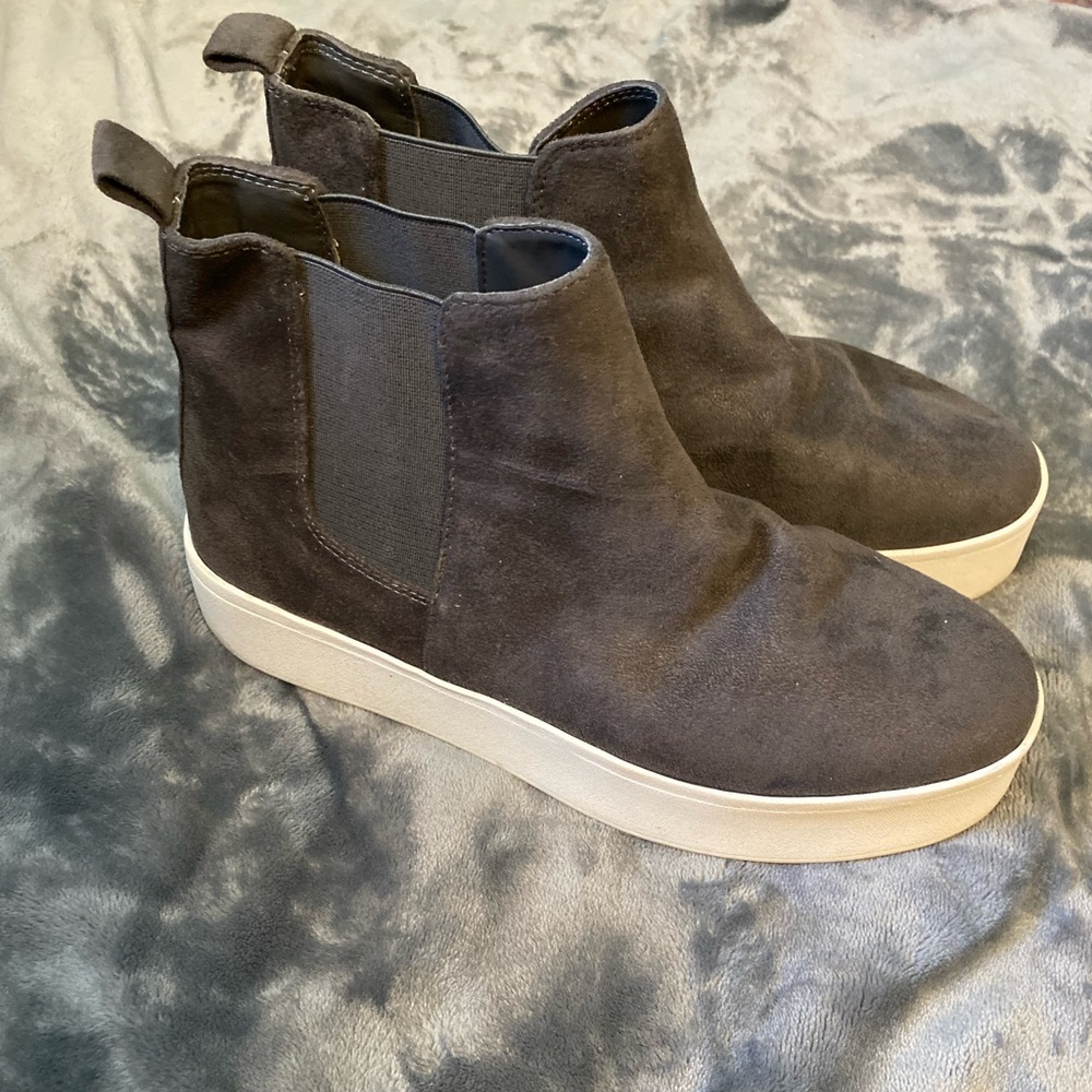 STEVE MADDEN - GRAY PLATEFORM SIZE 8